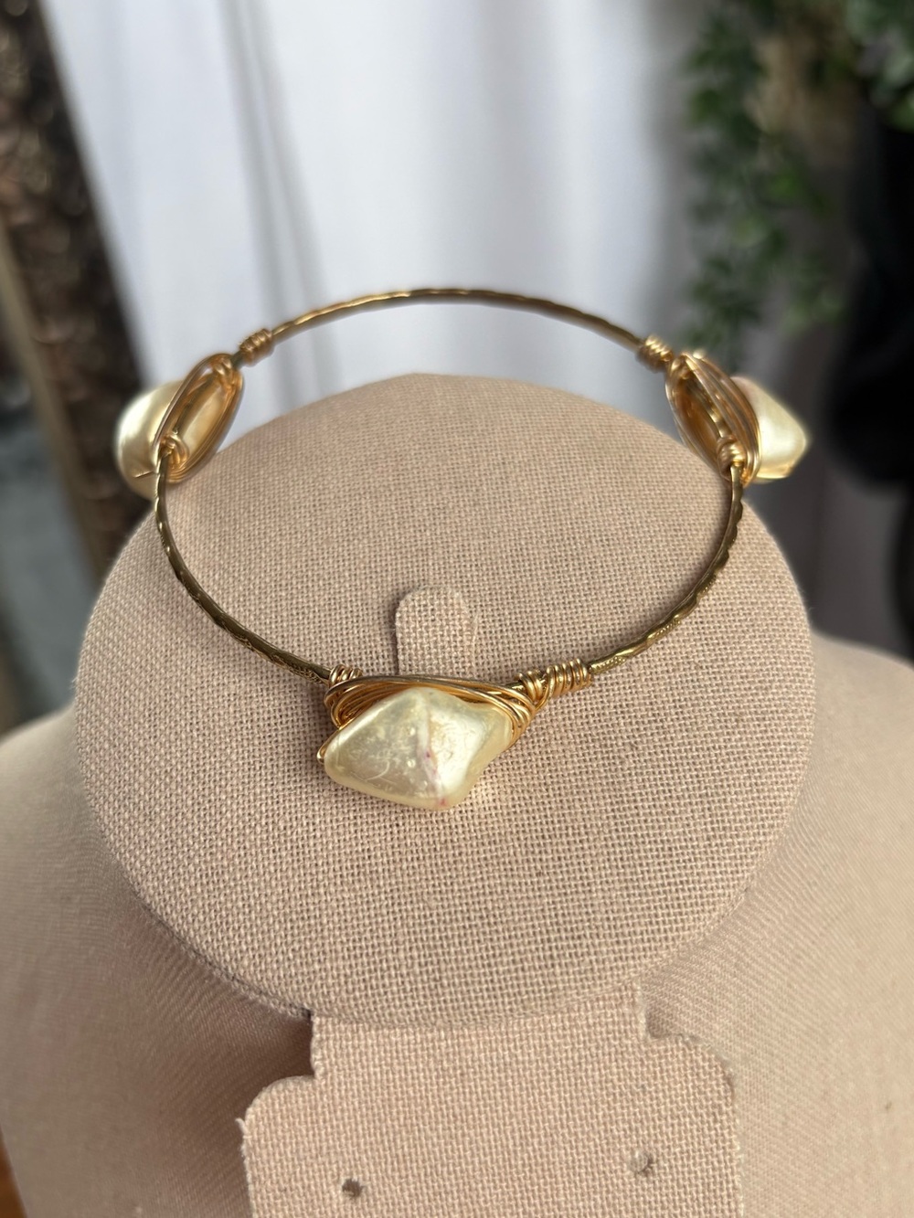 🛍️ $5 SALE Bourbon & Bowties Freshwater Pearl Gold Wire Wrapped Bangle Bracelet - Picture 3 of 5